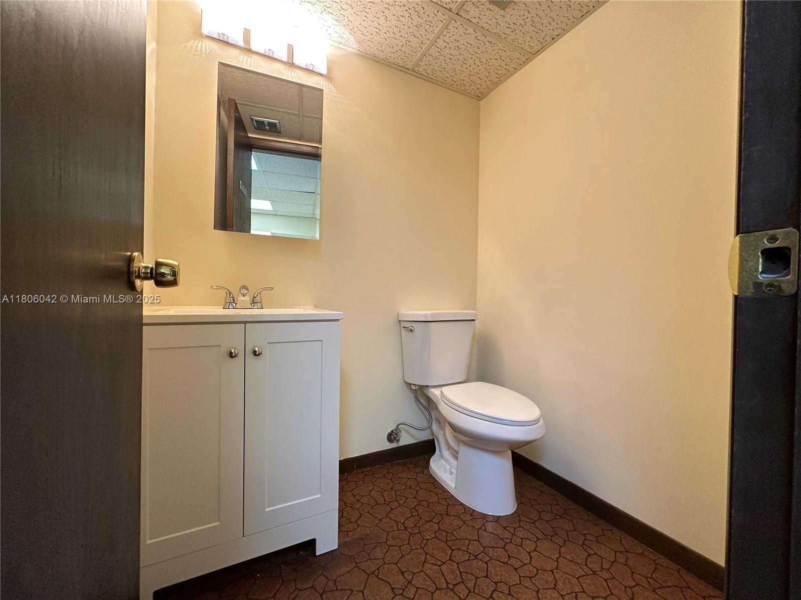 Small Image of 3816 HOLLYWOOD BLVD #204, Hollywood Number 5
