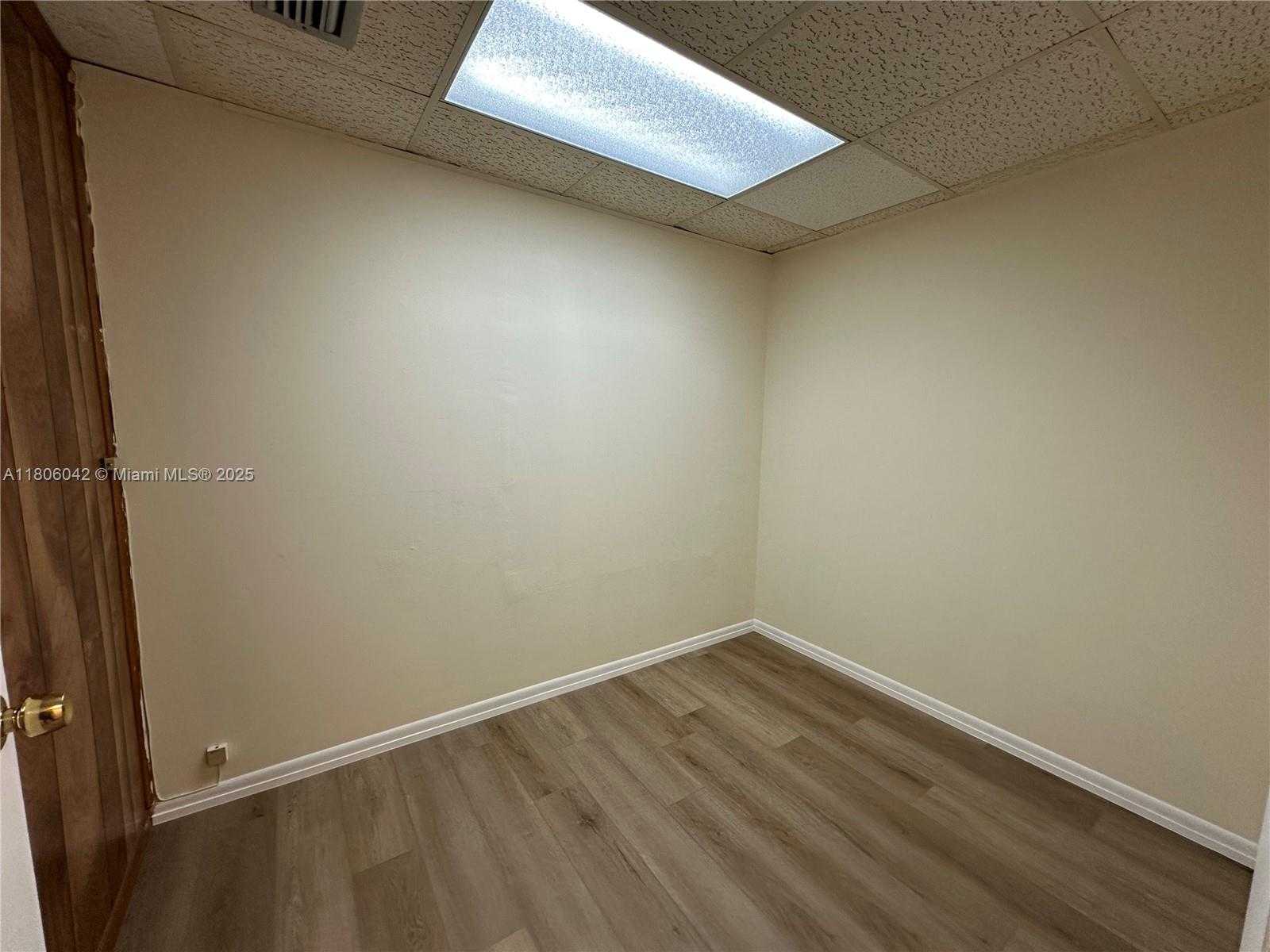 Small Image of 3816 HOLLYWOOD BLVD #204, Hollywood Number 6