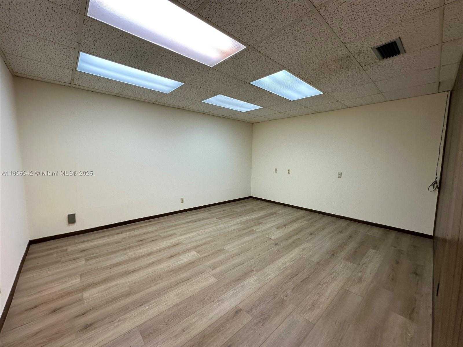 Small Image of 3816 HOLLYWOOD BLVD #204, Hollywood Number 8