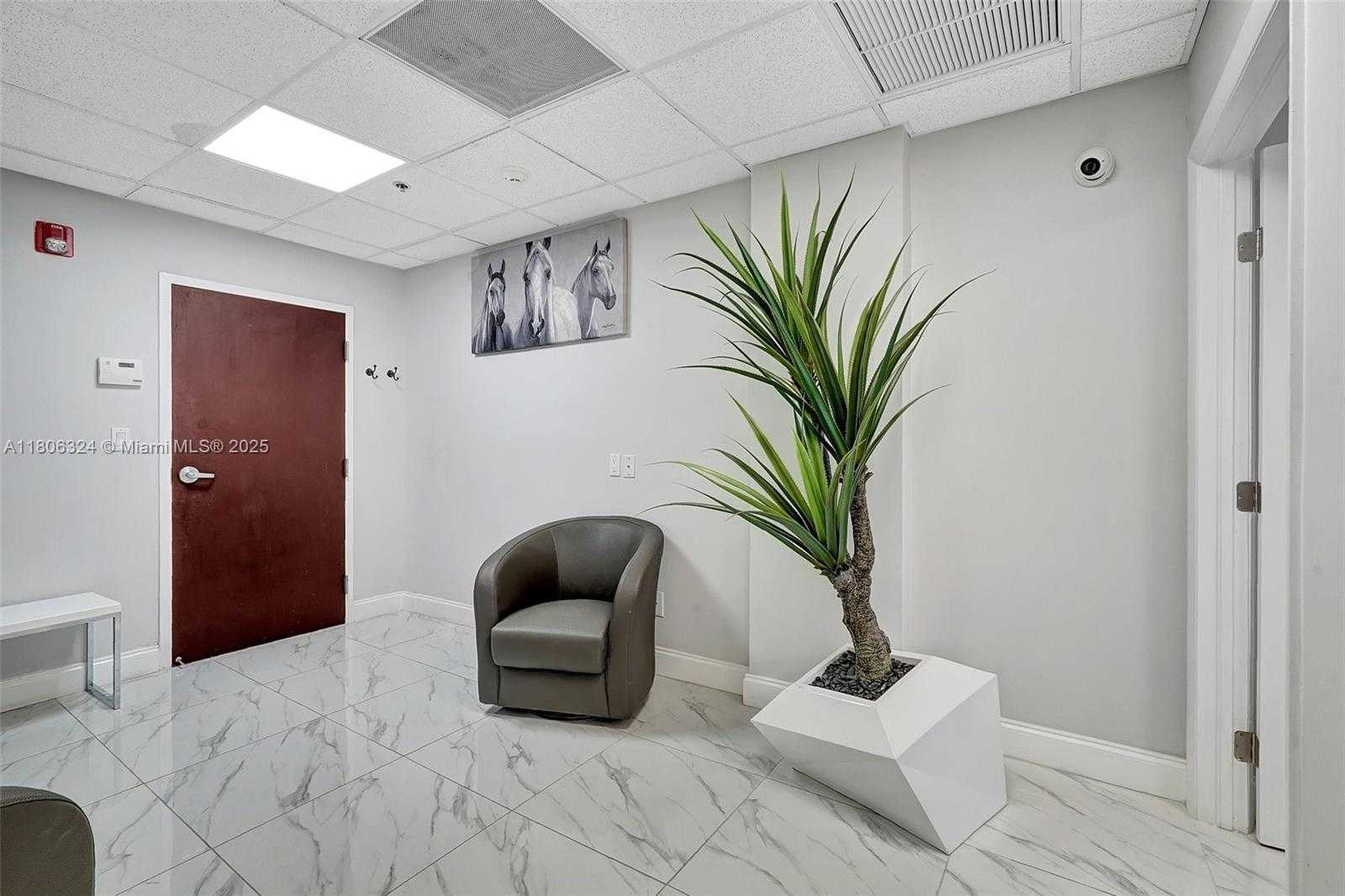Small Image of 12550 BISCAYNE BLVD #702, North Miami Number 10