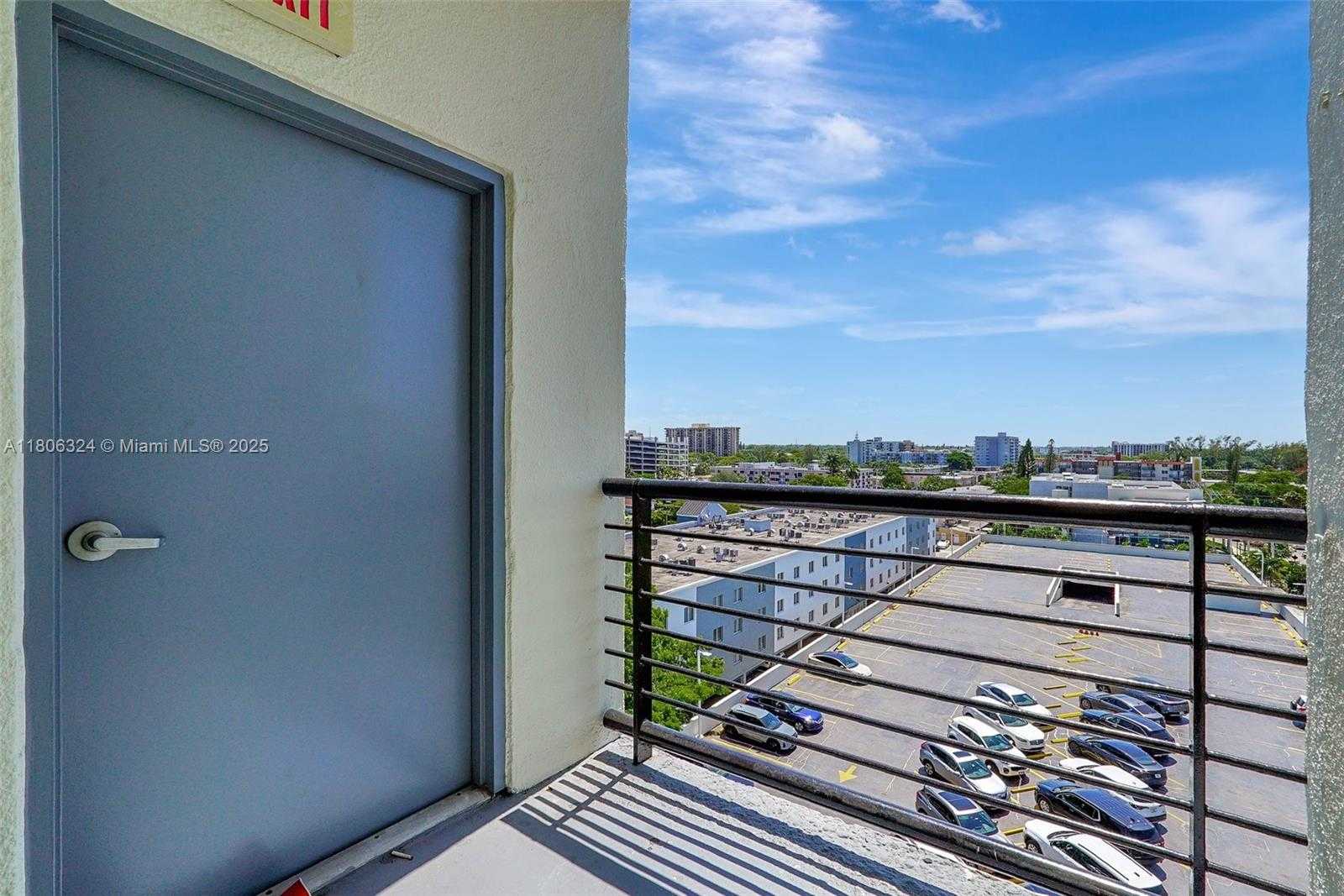 Small Image of 12550 BISCAYNE BLVD #702, North Miami Number 20