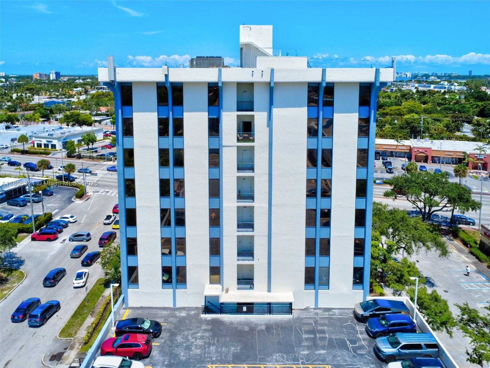 Small Image of 12550 BISCAYNE BLVD #702, North Miami Number 21