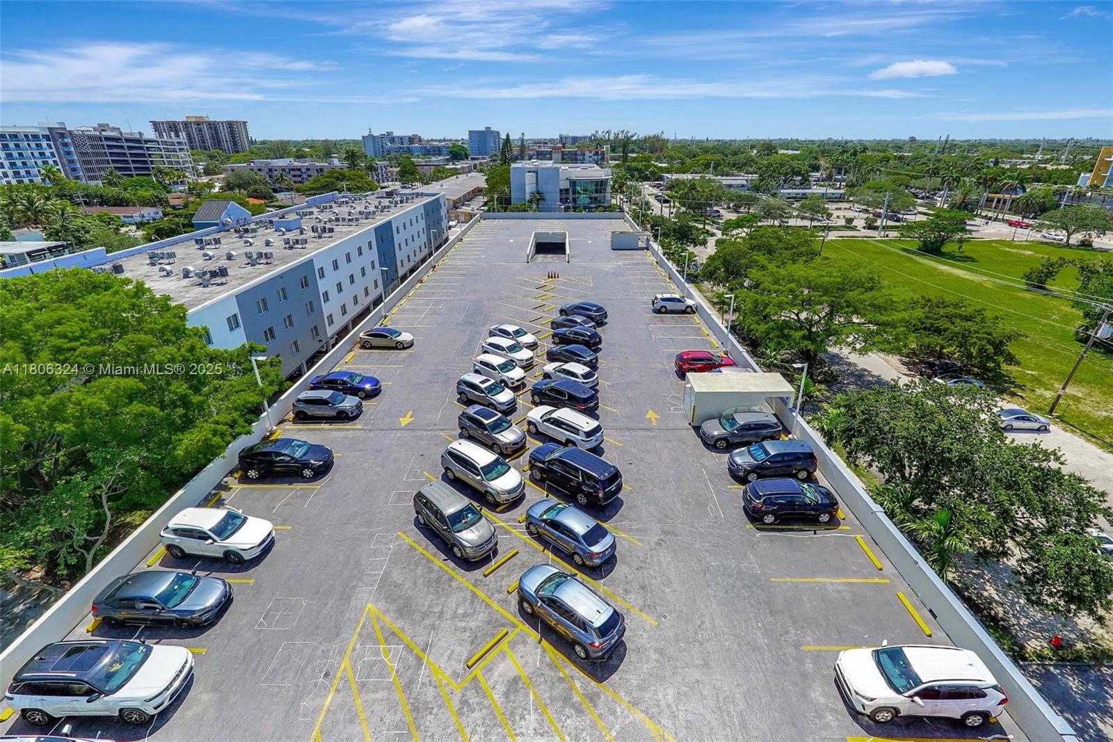 Small Image of 12550 BISCAYNE BLVD #702, North Miami Number 22