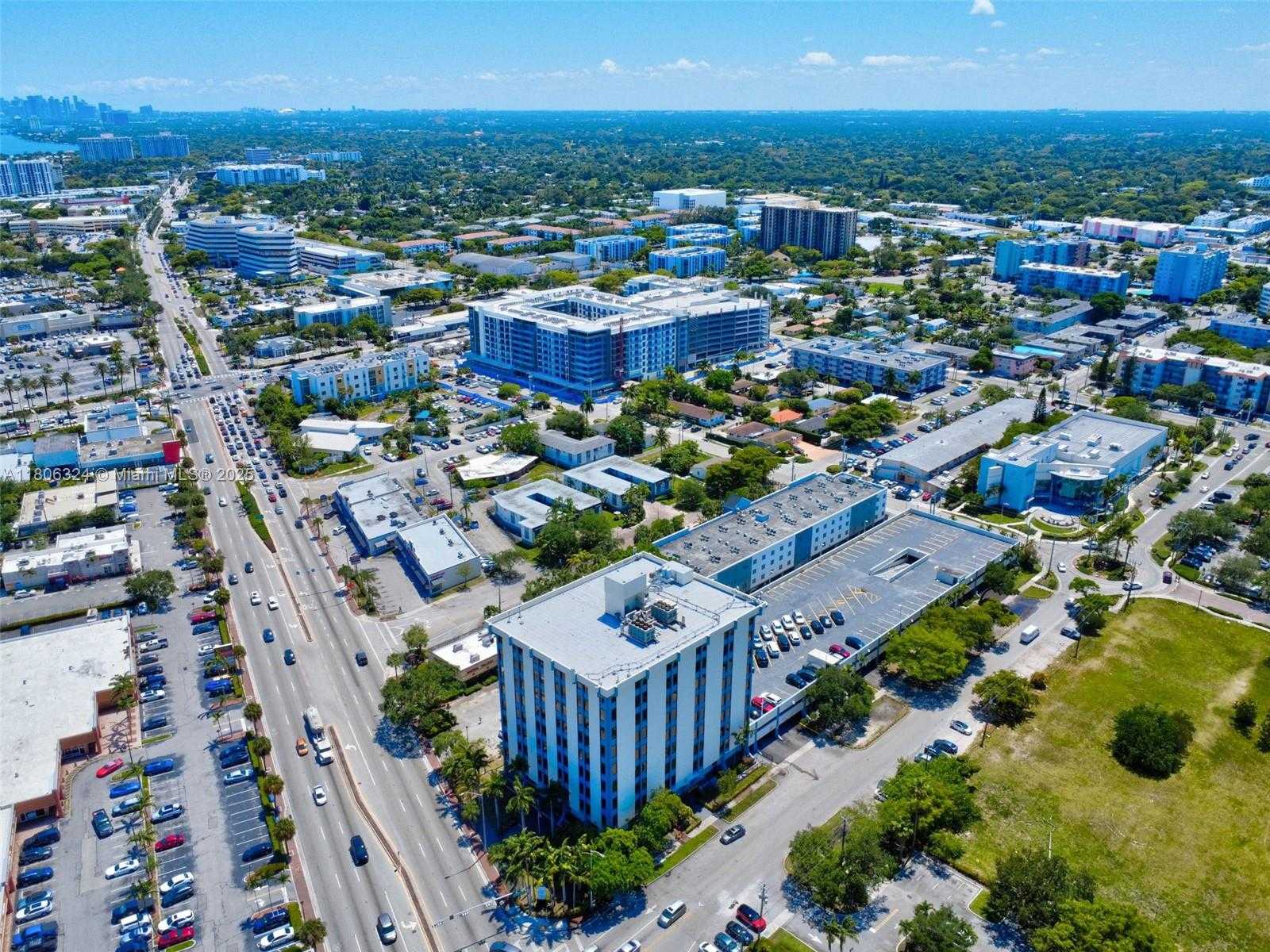 Small Image of 12550 BISCAYNE BLVD #702, North Miami Number 24