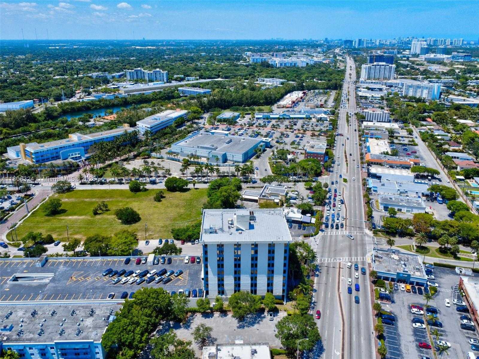 Small Image of 12550 BISCAYNE BLVD #702, North Miami Number 25