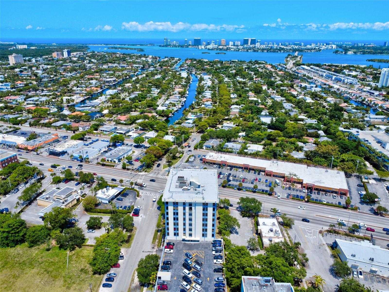 Small Image of 12550 BISCAYNE BLVD #702, North Miami Number 26