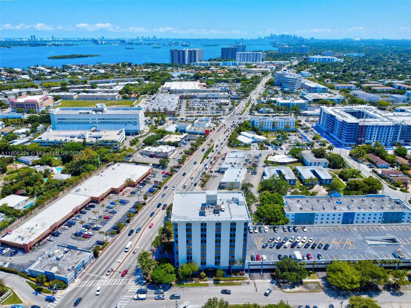 Small Image of 12550 BISCAYNE BLVD #702, North Miami Number 28