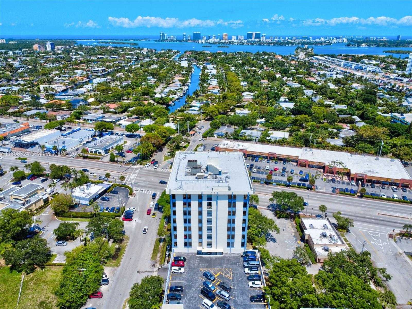 Small Image of 12550 BISCAYNE BLVD #702, North Miami Number 29