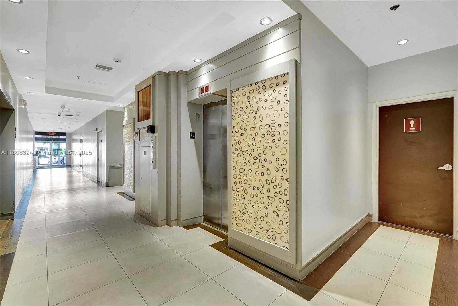Small Image of 12550 BISCAYNE BLVD #702, North Miami Number 3