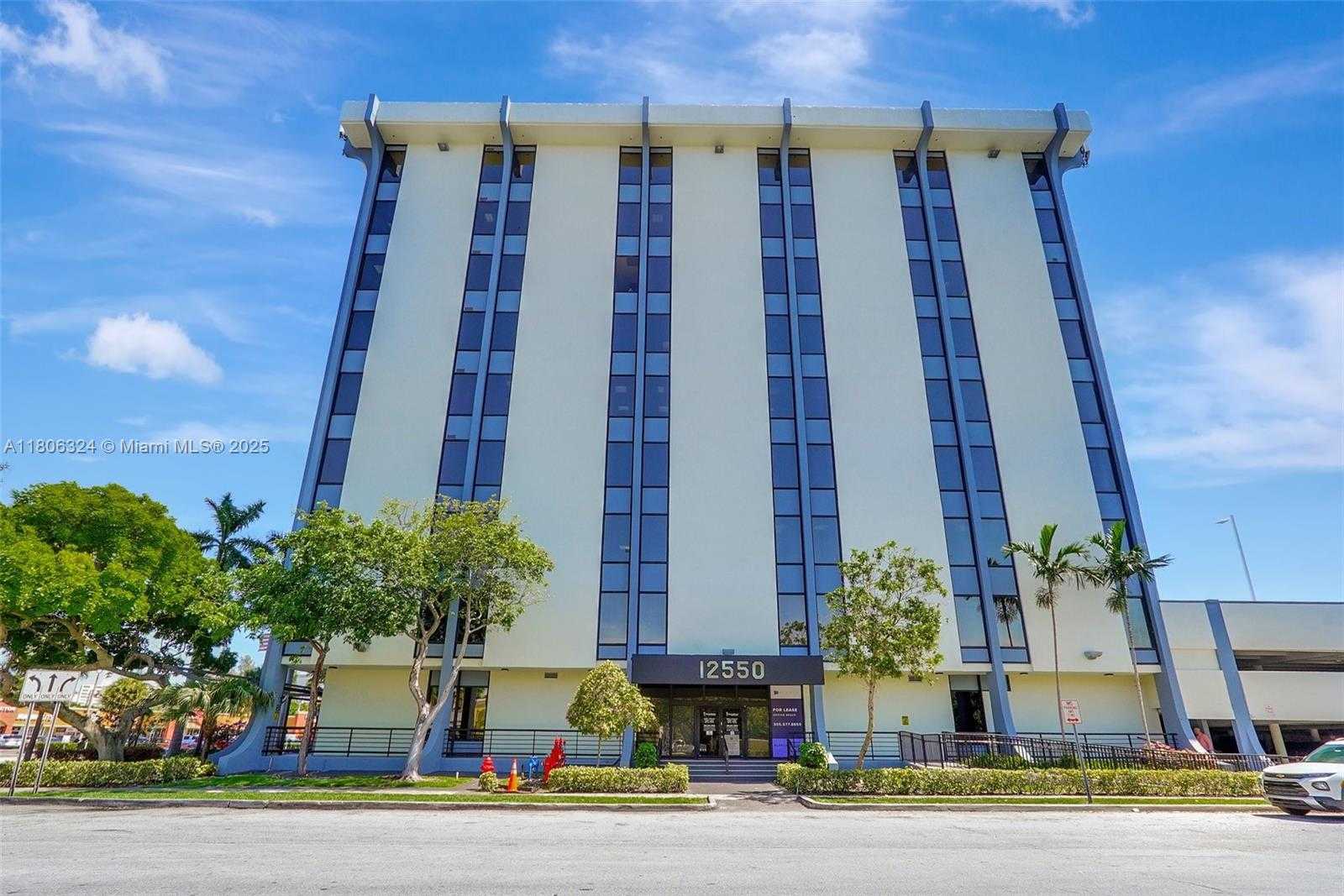 Small Image of 12550 BISCAYNE BLVD #702, North Miami Number 30