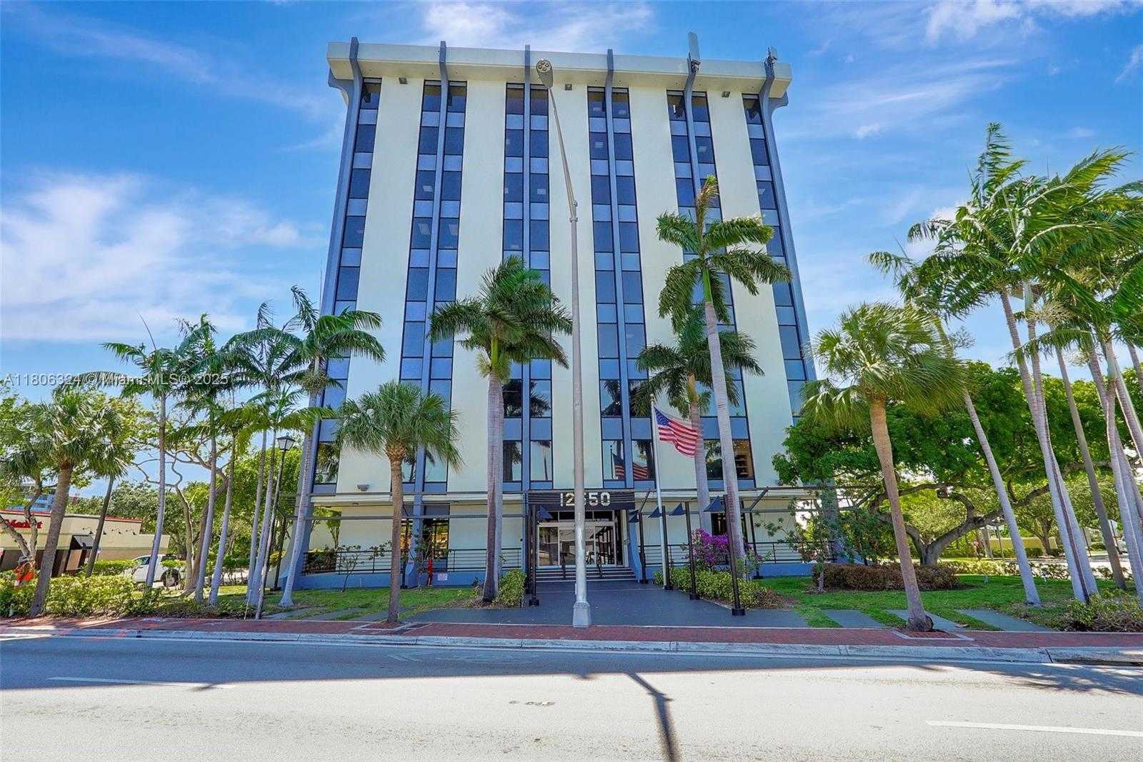 Small Image of 12550 BISCAYNE BLVD #702, North Miami Number 4