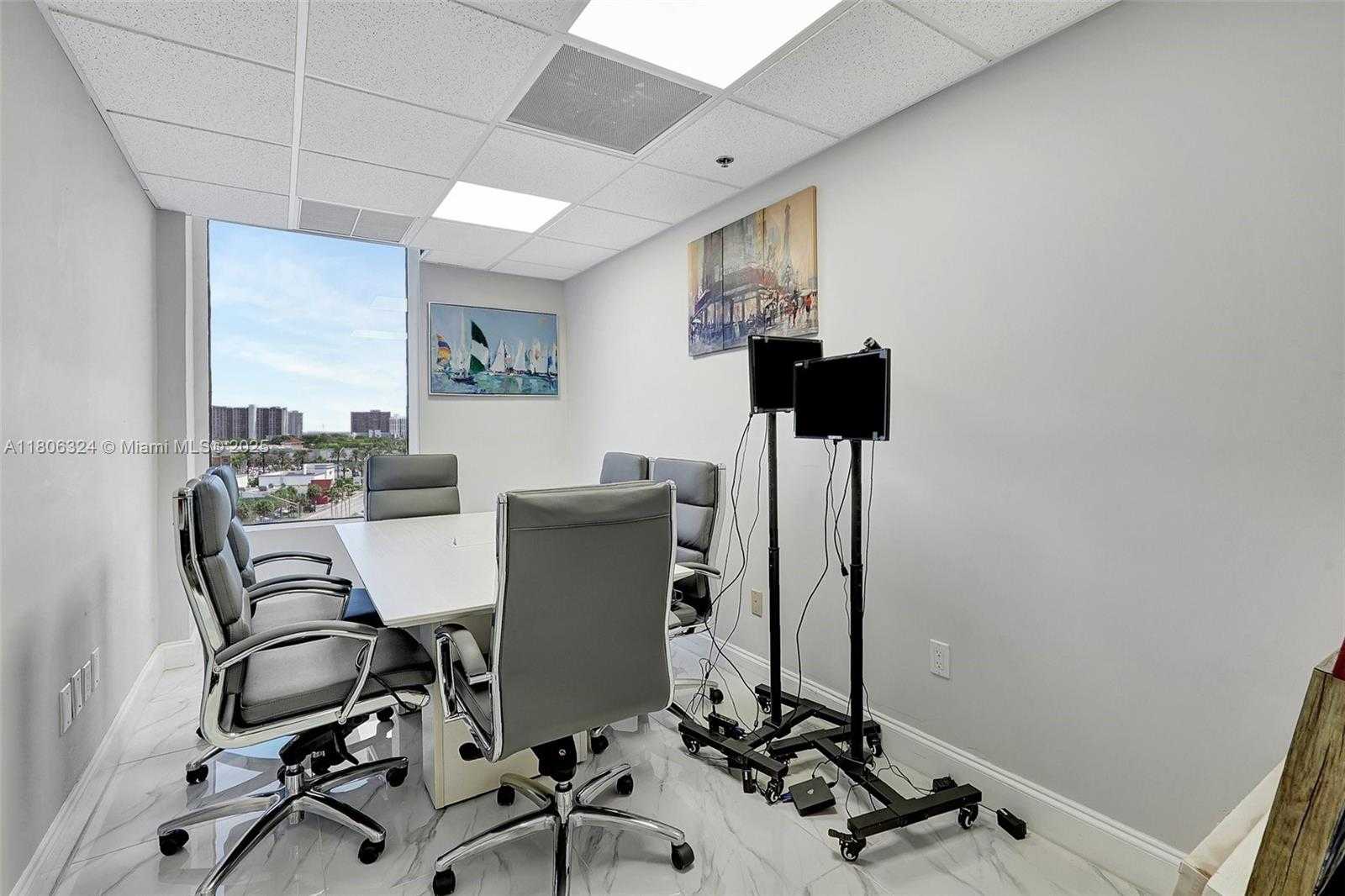 Small Image of 12550 BISCAYNE BLVD #702, North Miami Number 9