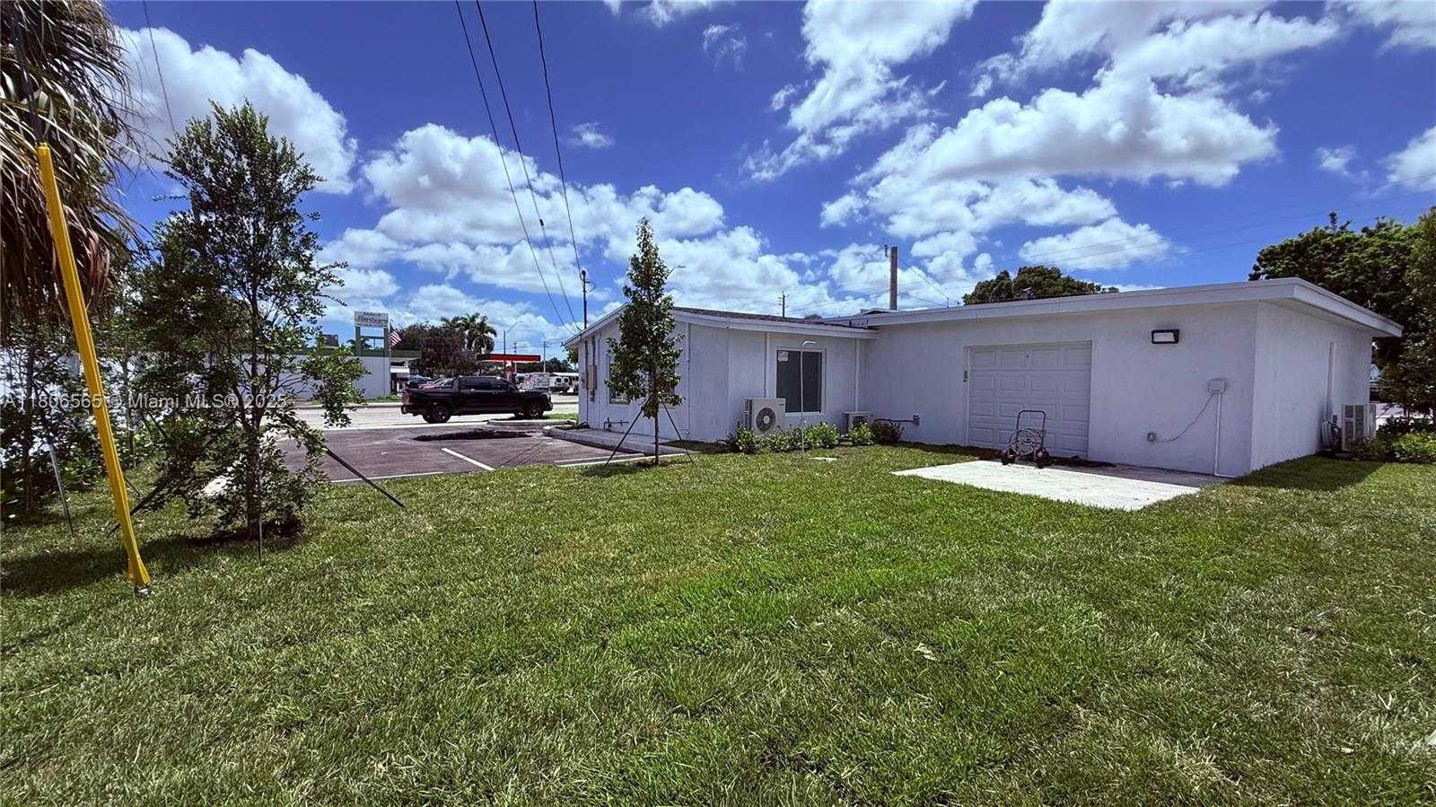Small Image of 7061 TAFT ST, Hollywood Number 3