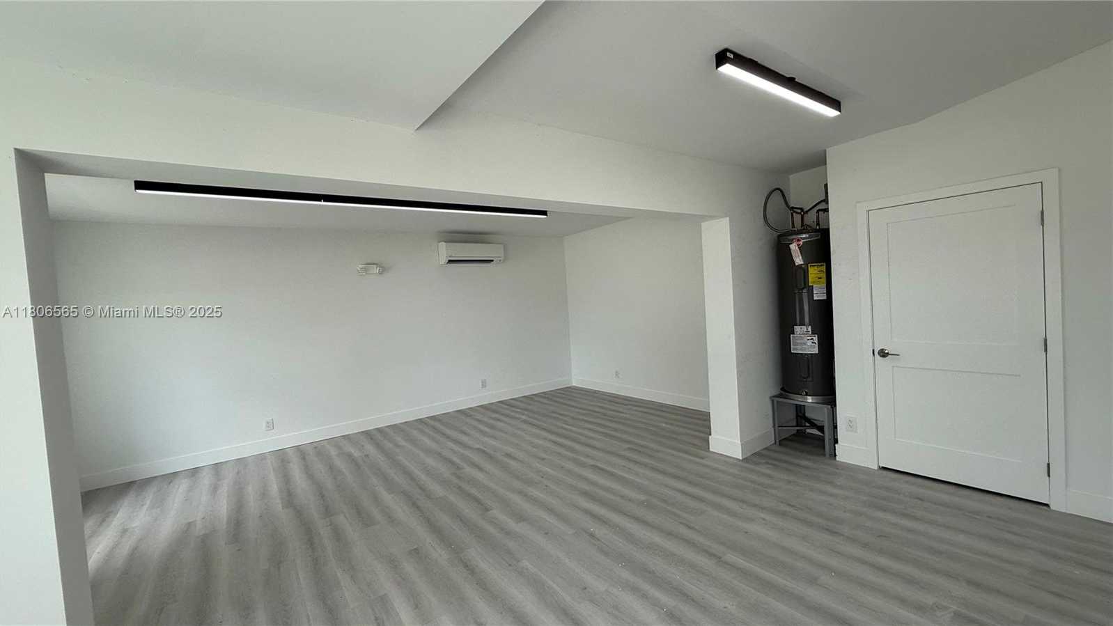 Small Image of 7061 TAFT ST, Hollywood Number 4