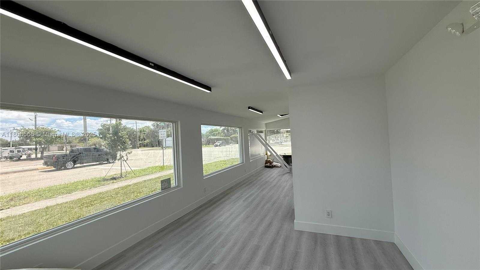 Small Image of 7061 TAFT ST, Hollywood Number 5