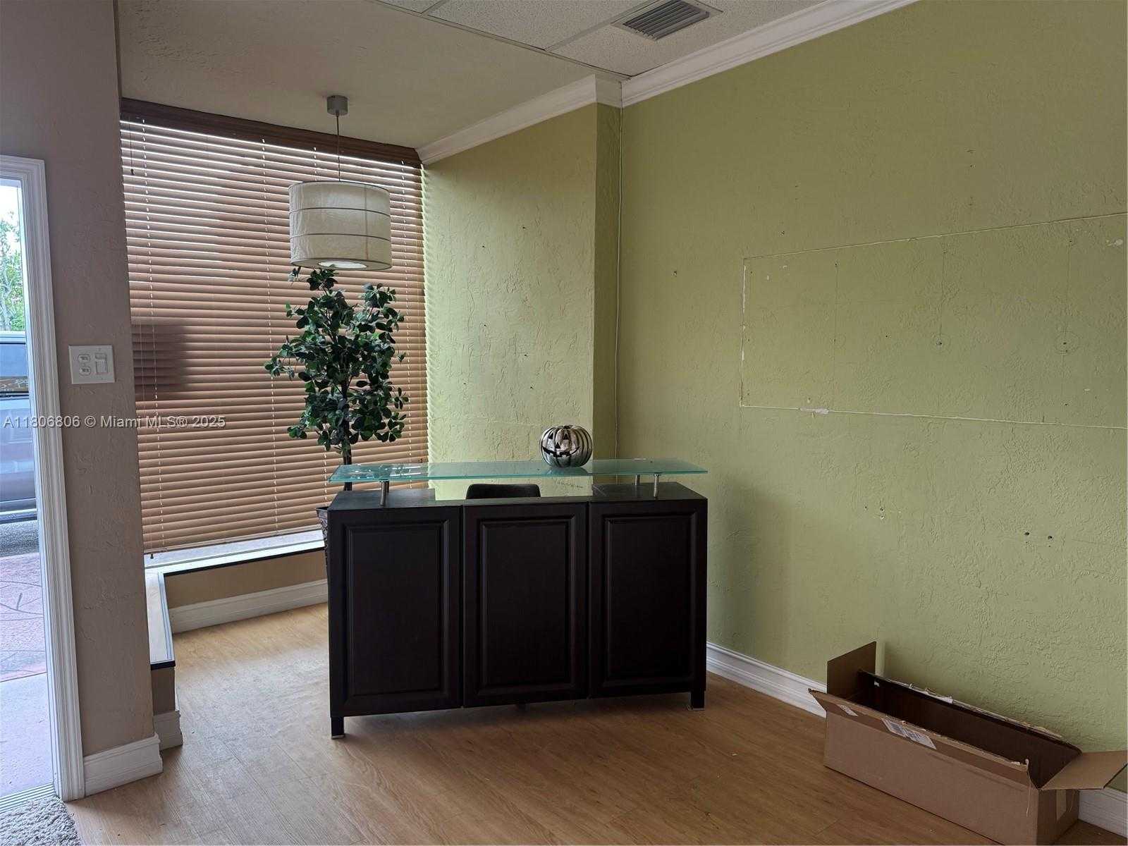 Small Image of 1926 TYLER ST #1926, Hollywood Number 2