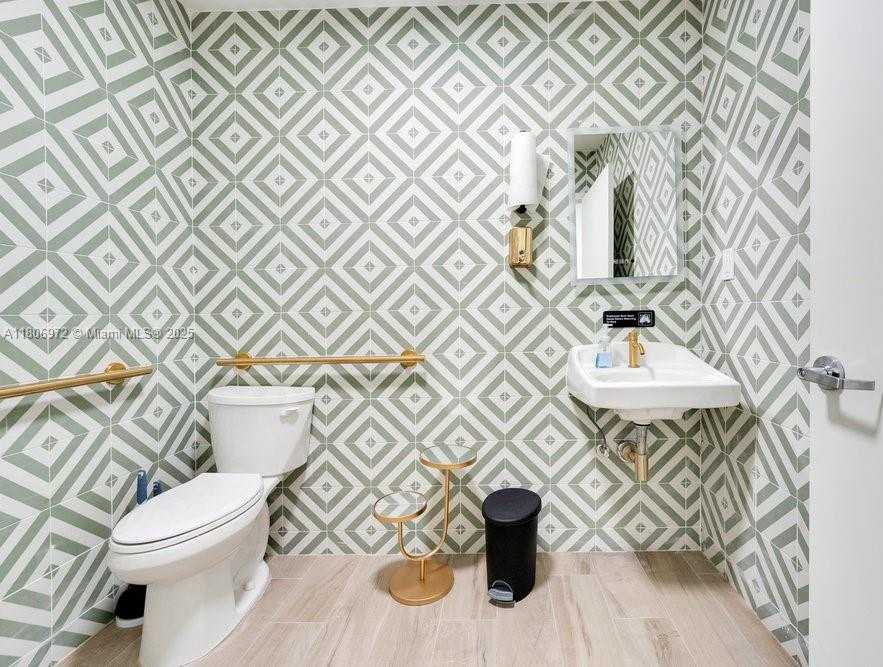 Small Image of 1100 SUNSET STRIP #1100-04, Sunrise Number 16