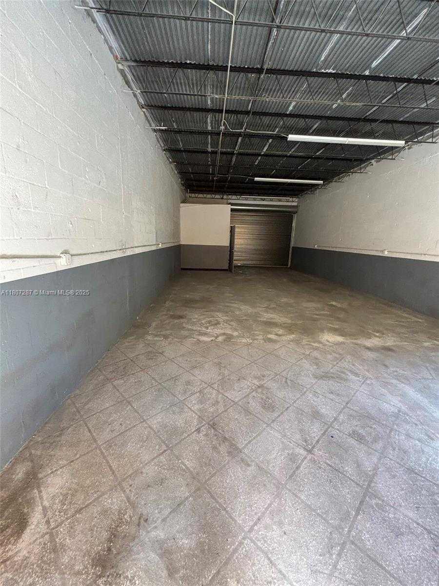 Small Image of 240 ANDREWS AVE #240-04, Pompano Beach Number 3