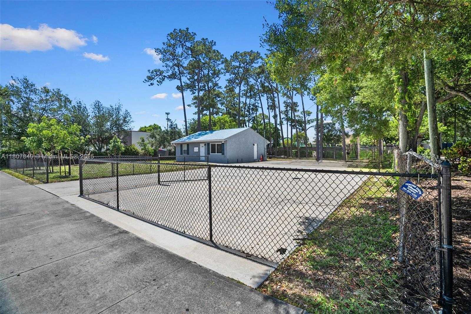 Small Image of 4736 LAKE WORTH RD, Green Acres Number 2