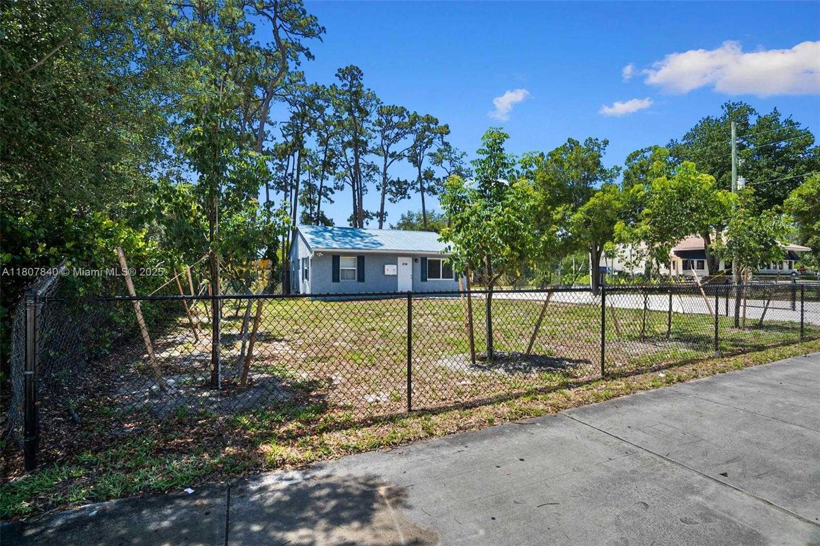 Small Image of 4736 LAKE WORTH RD, Green Acres Number 4