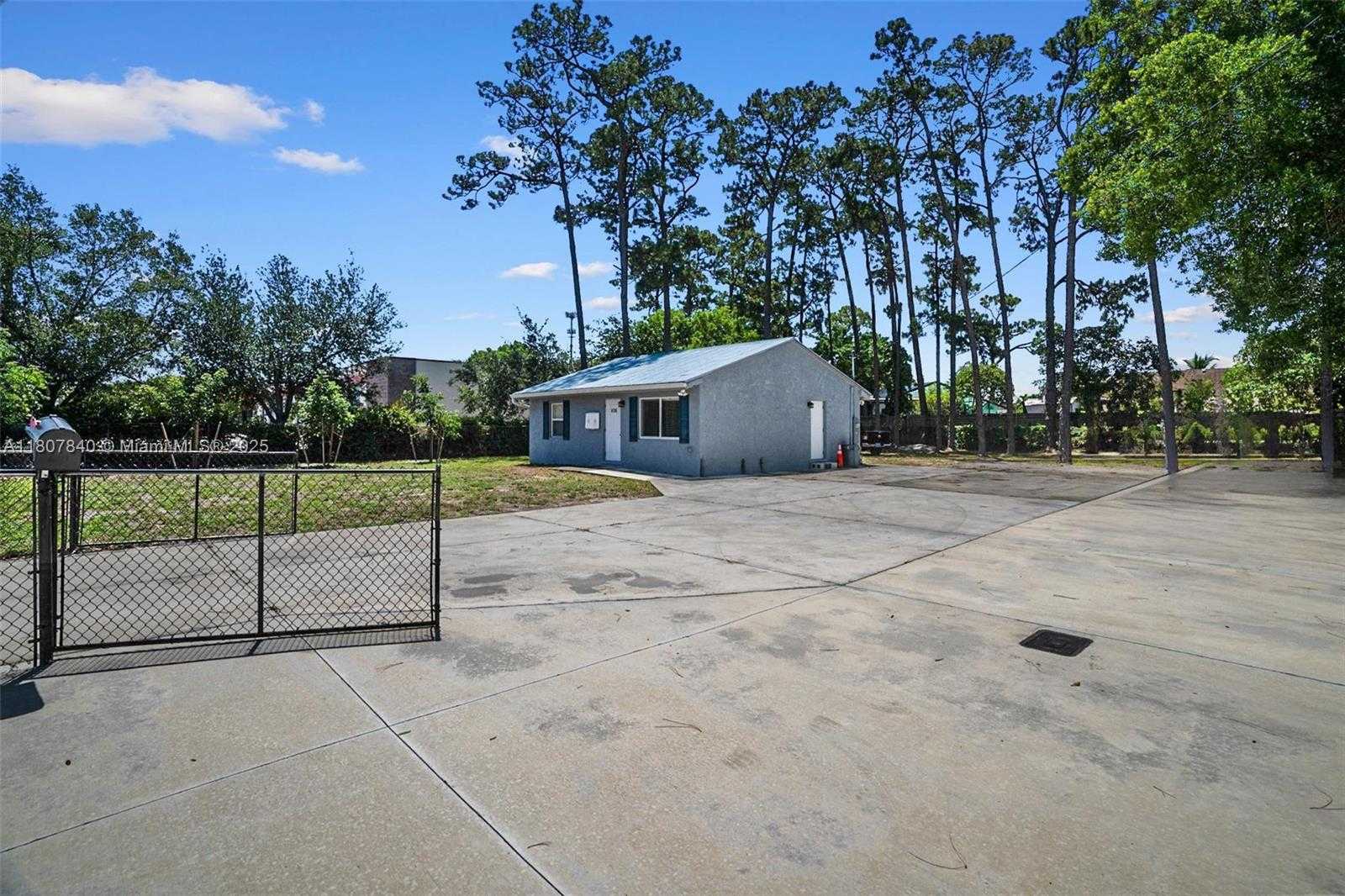 Small Image of 4736 LAKE WORTH RD, Green Acres Number 5