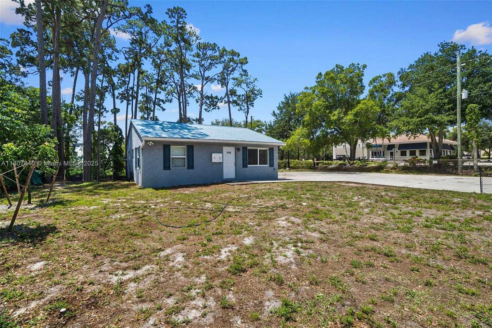 Small Image of 4736 LAKE WORTH RD, Green Acres Number 6
