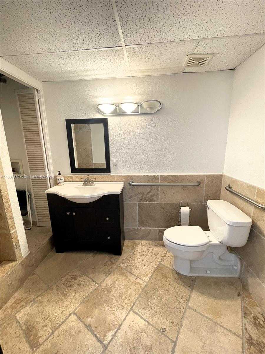 Small Image of 1701 SUNSET HARBOUR DR #OS201, Miami Beach Number 25