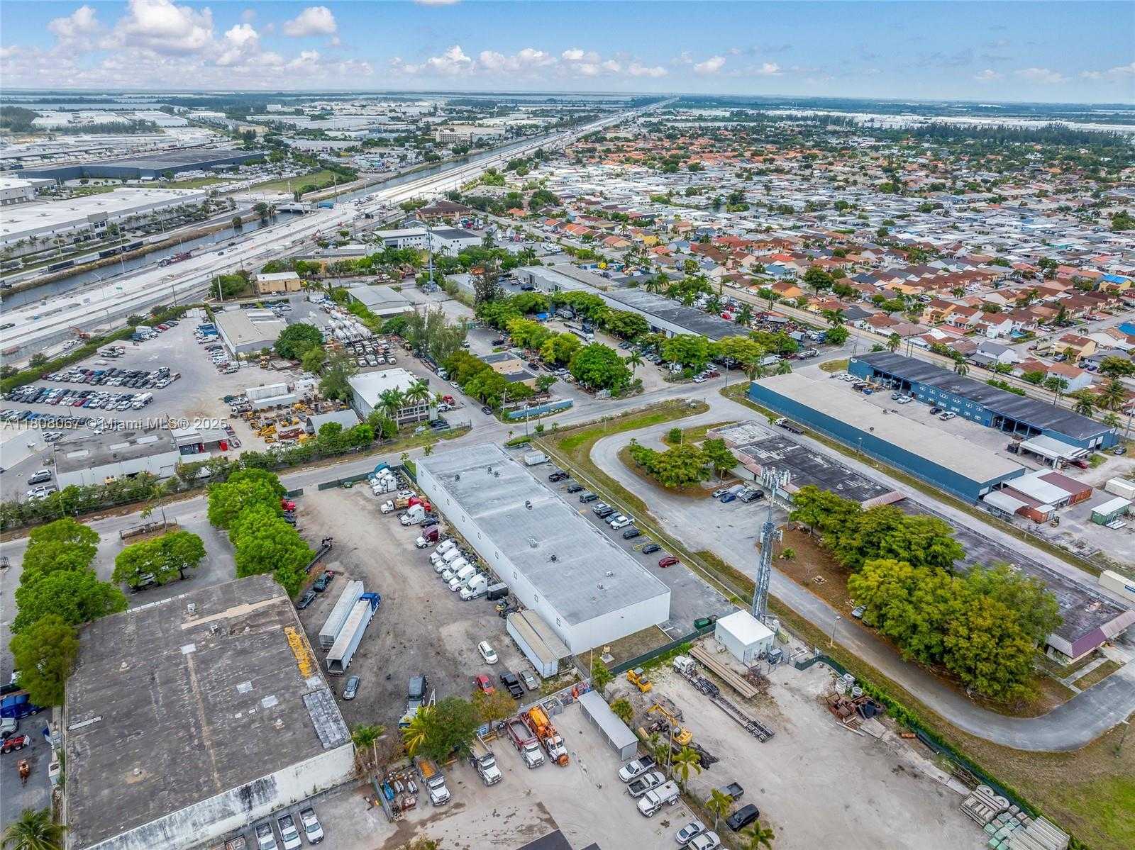 Small Image of 12101 NORTH WEST 98TH AVE, Hialeah Gardens Number 13
