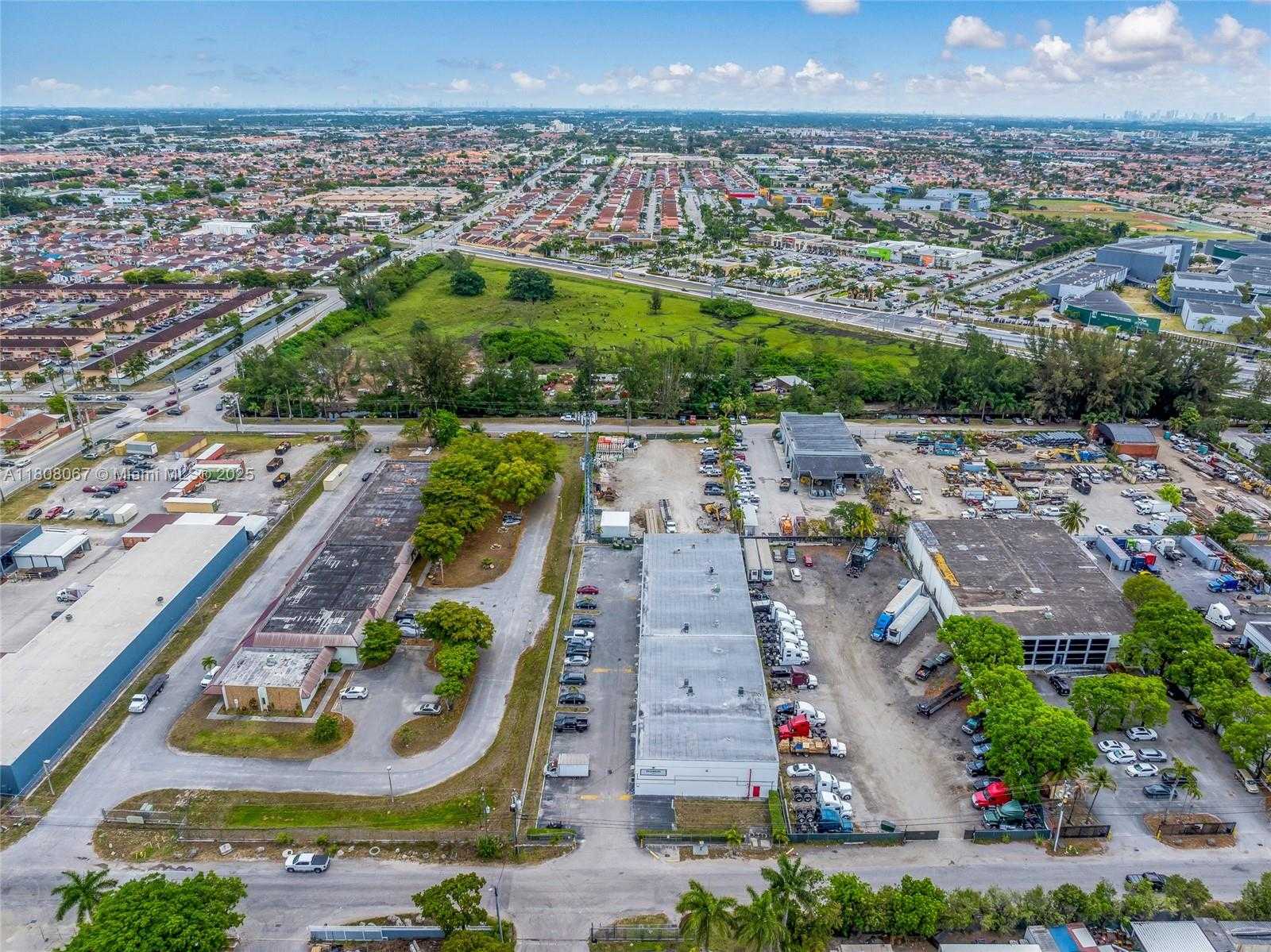 Small Image of 12101 NORTH WEST 98TH AVE, Hialeah Gardens Number 15