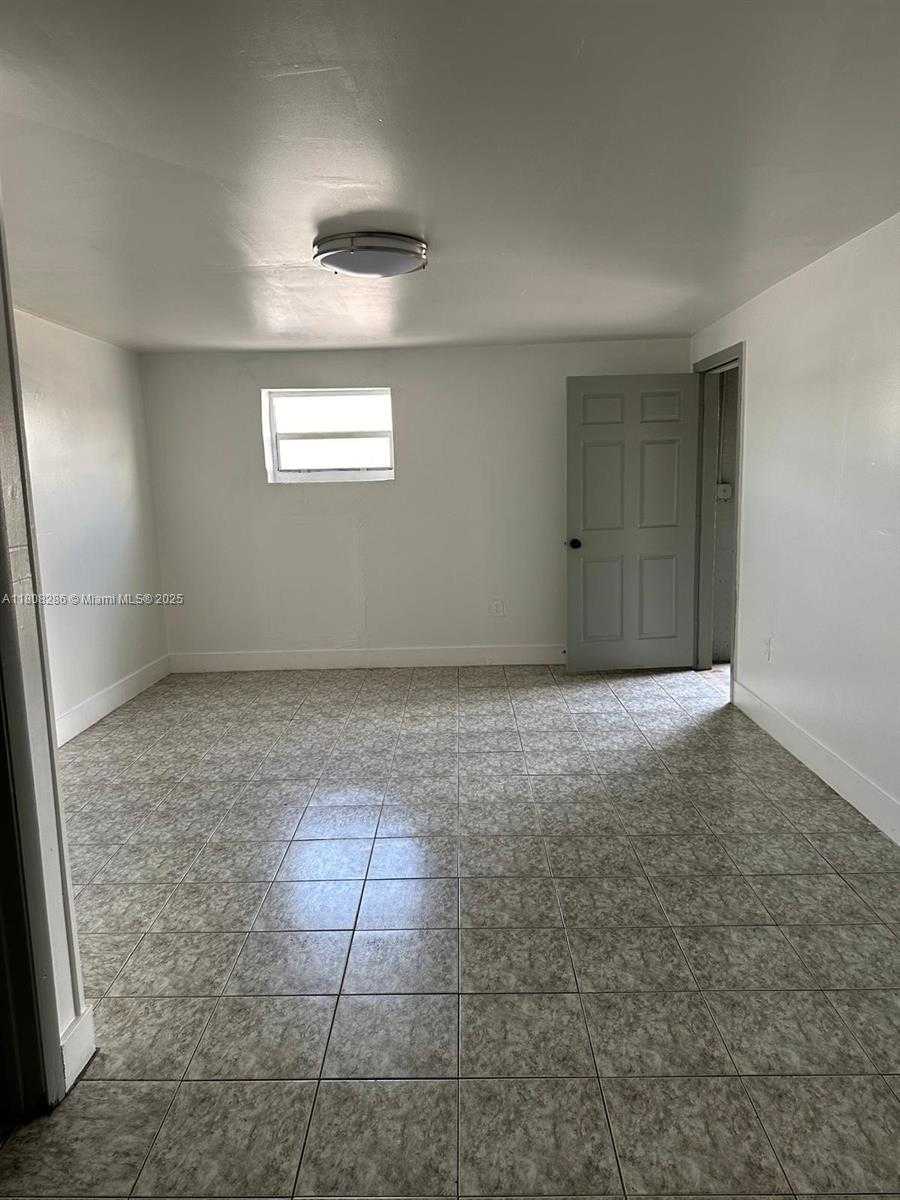 Small Image of 13680, Opa-Locka Number 2