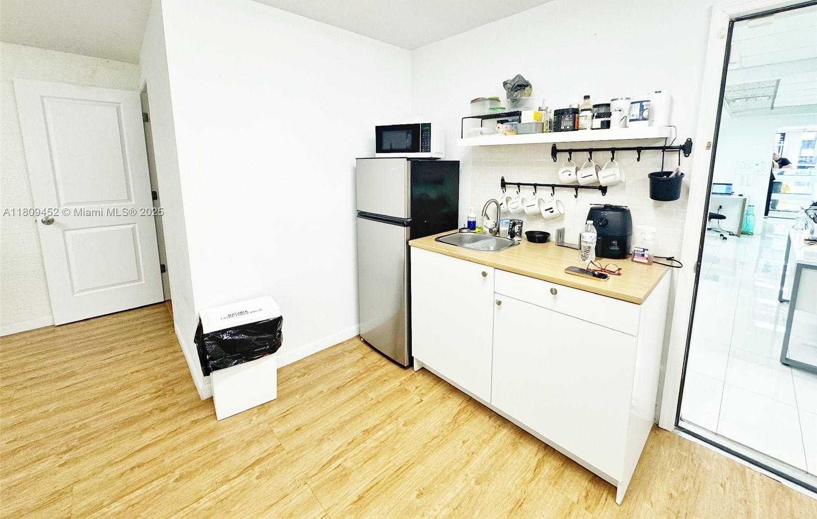 Small Image of 3960 WEST 16TH AVE #204, Hialeah Number 4