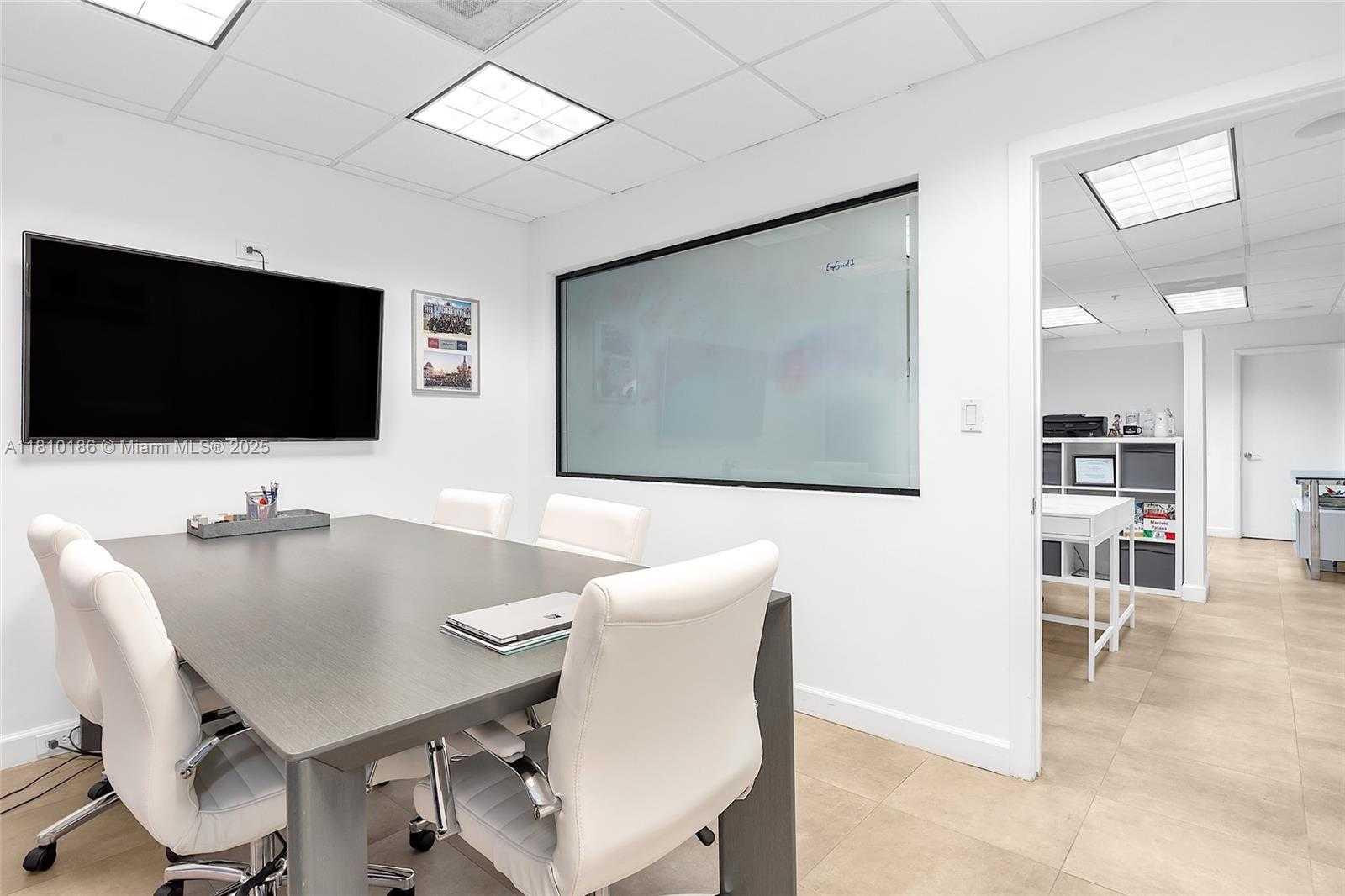 Small Image of 1110 BRICKELL AVE #806, Miami Number 22