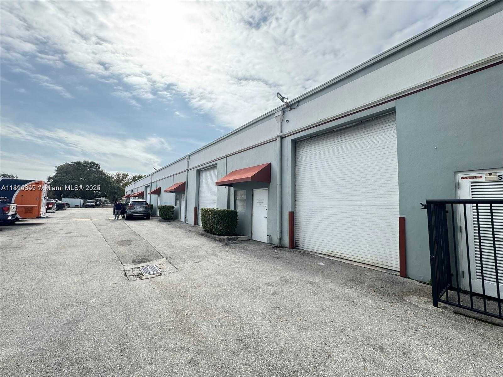 Small Image of 2870 STIRLING RD, Hollywood Number 4