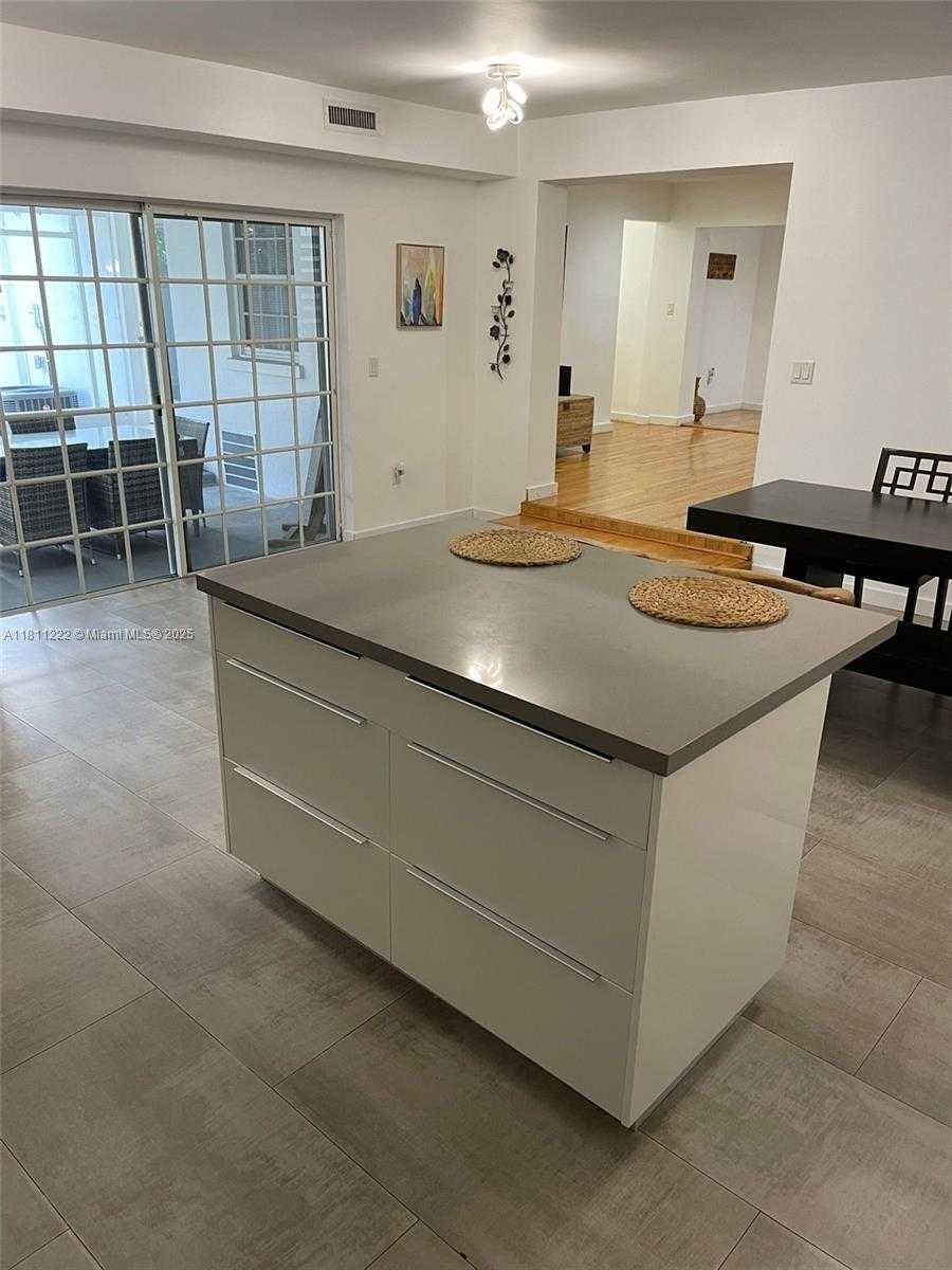 Small Image of 2375 NORTH EAST 185TH ST, Miami Number 10