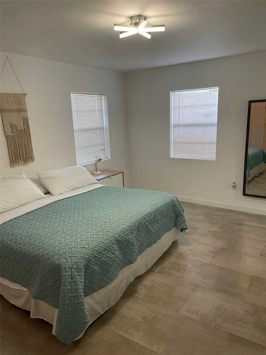 Small Image of 2375 NORTH EAST 185TH ST, Miami Number 13