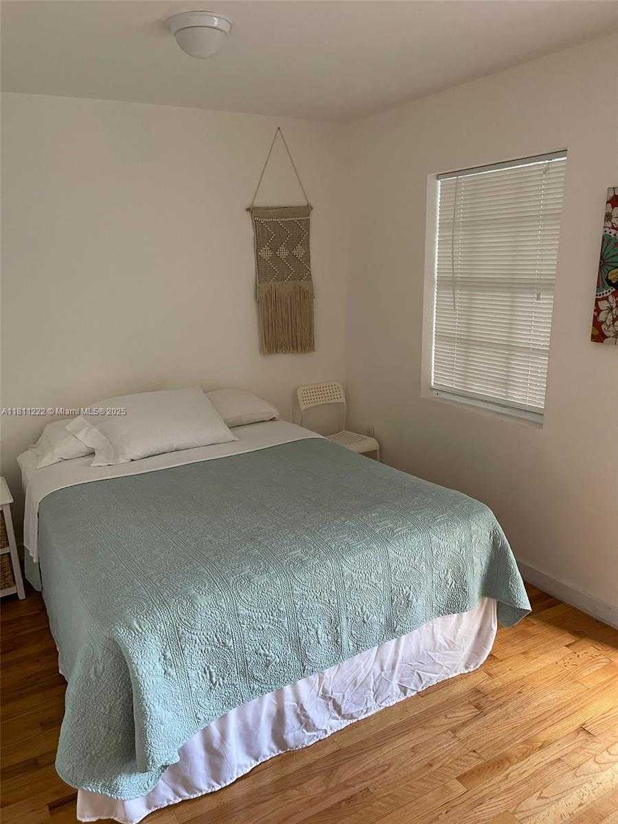 Small Image of 2375 NORTH EAST 185TH ST, Miami Number 17