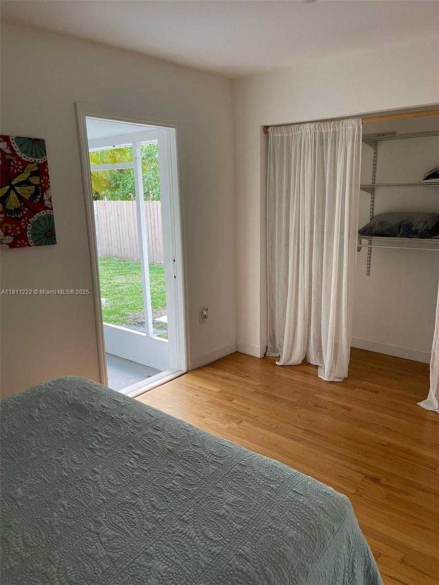 Small Image of 2375 NORTH EAST 185TH ST, Miami Number 18