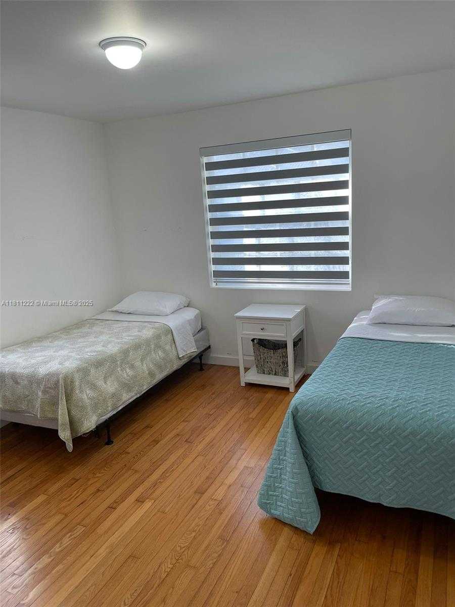 Small Image of 2375 NORTH EAST 185TH ST, Miami Number 19
