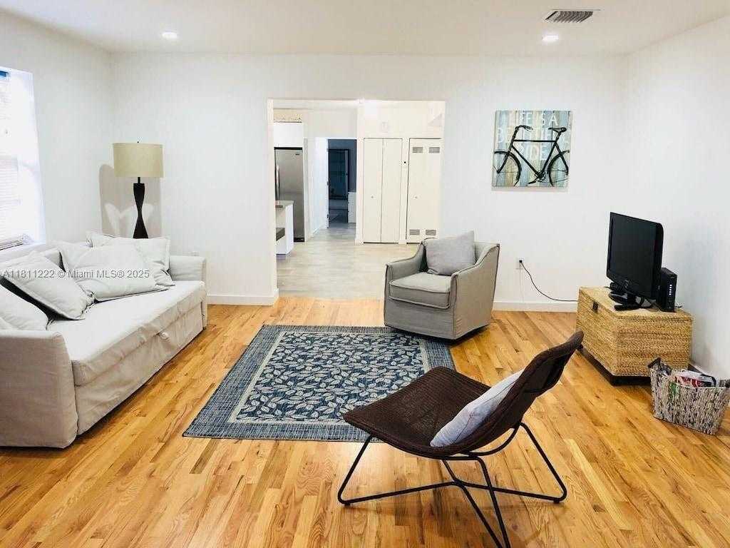 Small Image of 2375 NORTH EAST 185TH ST, Miami Number 2