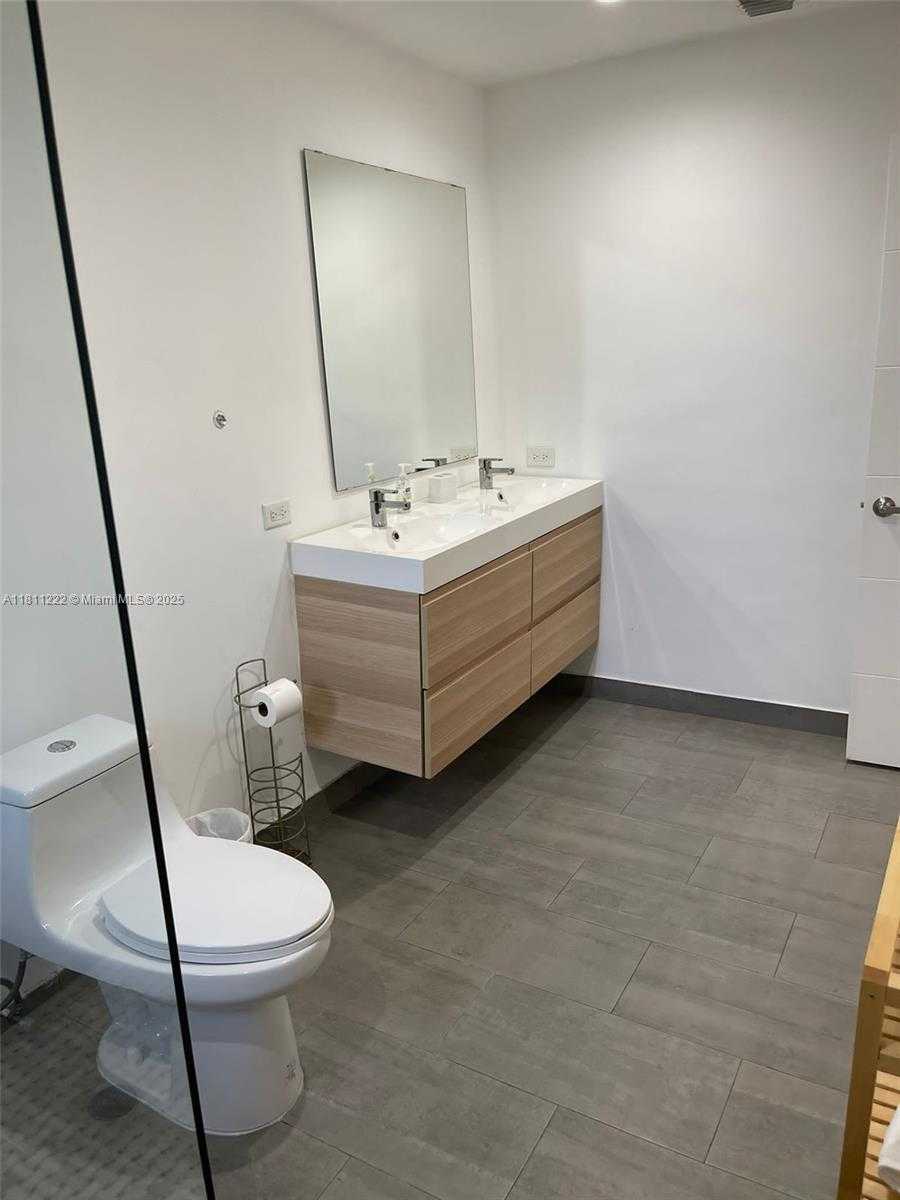 Small Image of 2375 NORTH EAST 185TH ST, Miami Number 20
