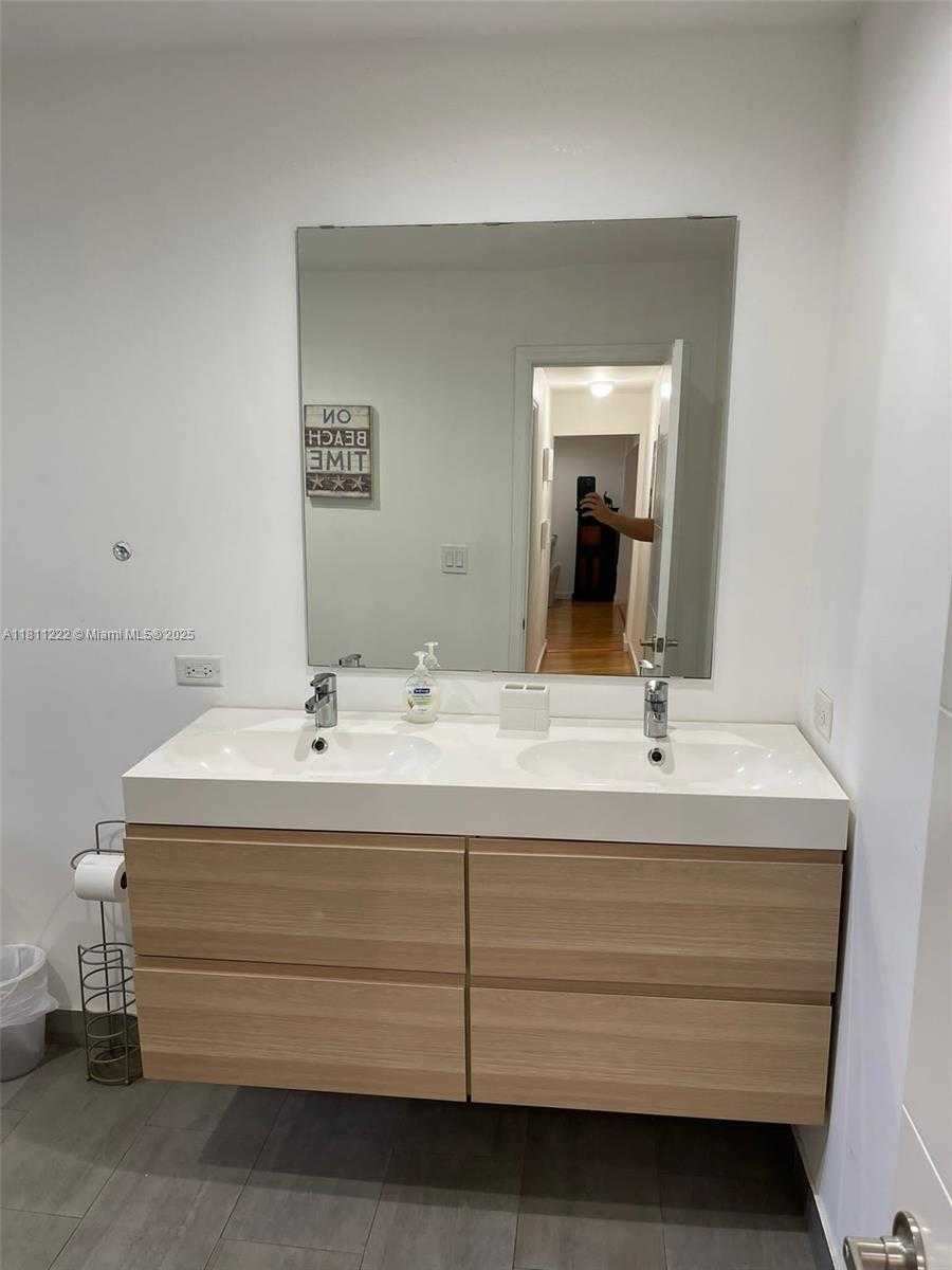 Small Image of 2375 NORTH EAST 185TH ST, Miami Number 22