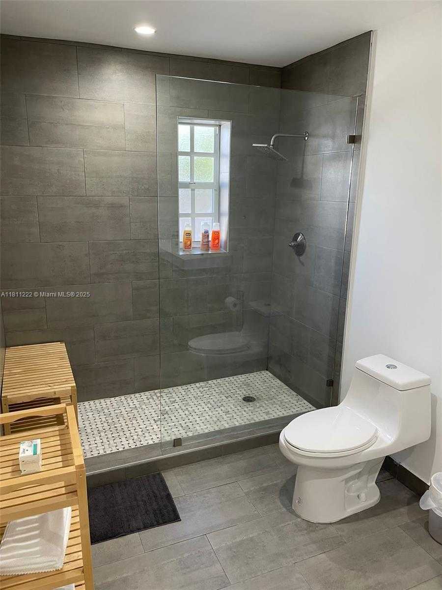Small Image of 2375 NORTH EAST 185TH ST, Miami Number 23