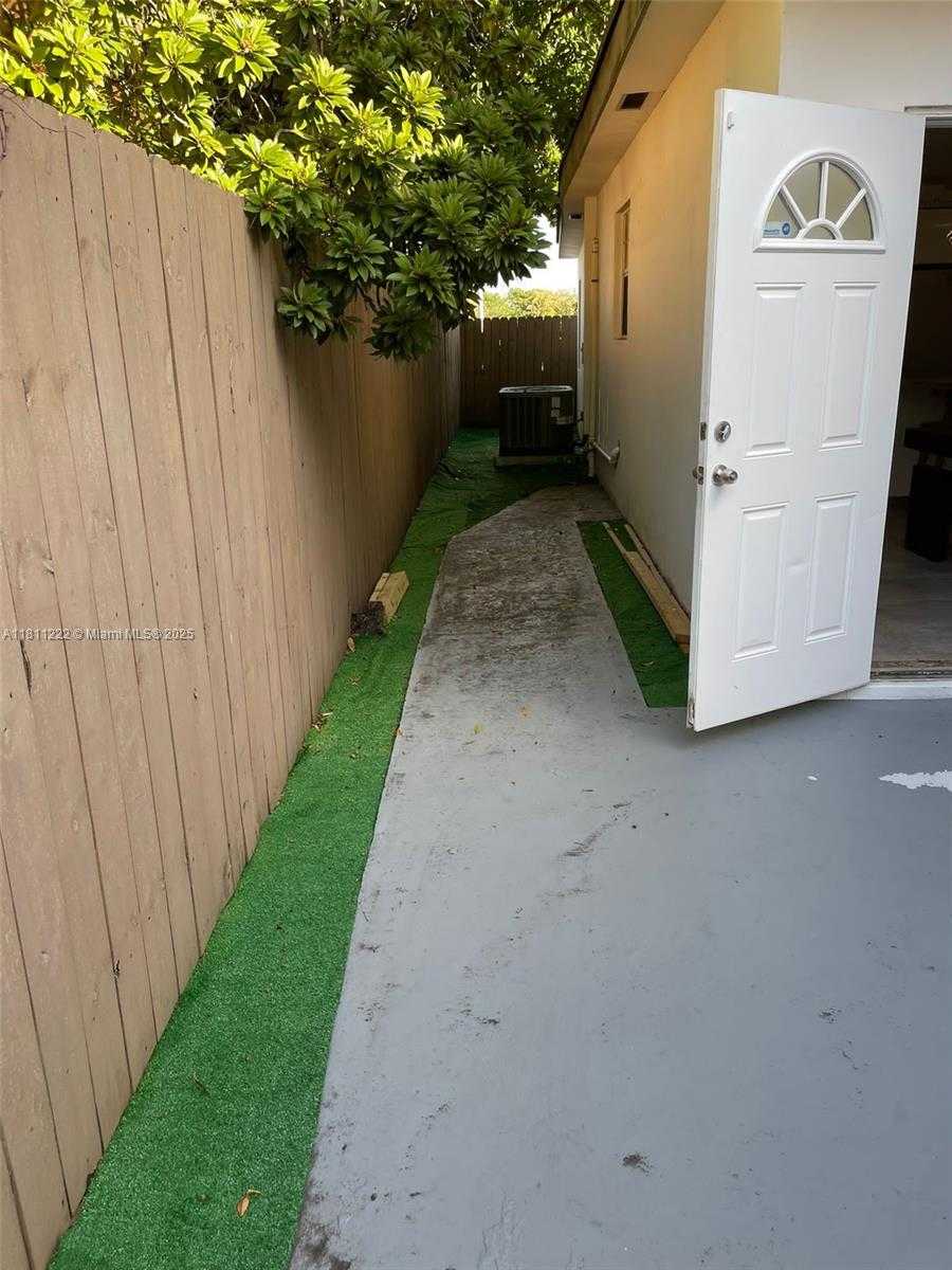 Small Image of 2375 NORTH EAST 185TH ST, Miami Number 25