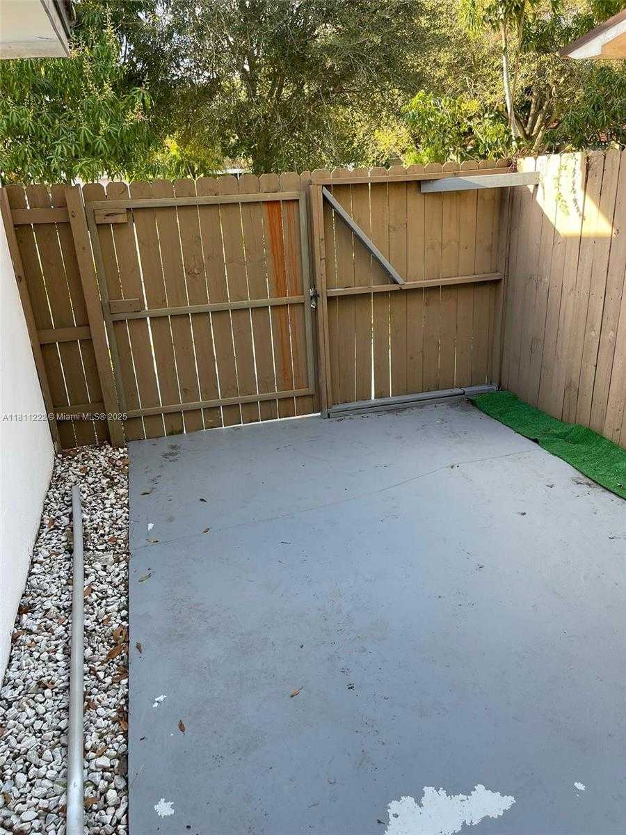 Small Image of 2375 NORTH EAST 185TH ST, Miami Number 27