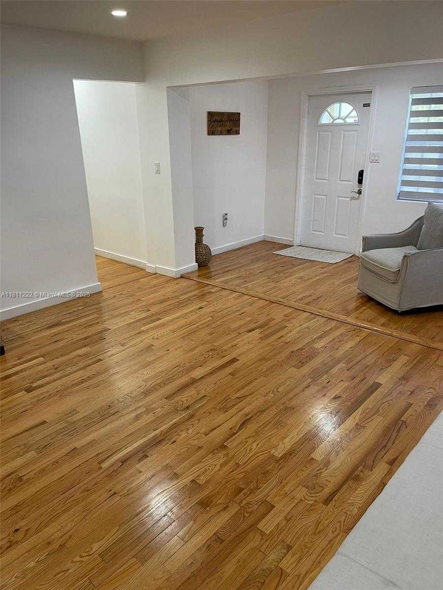 Small Image of 2375 NORTH EAST 185TH ST, Miami Number 4