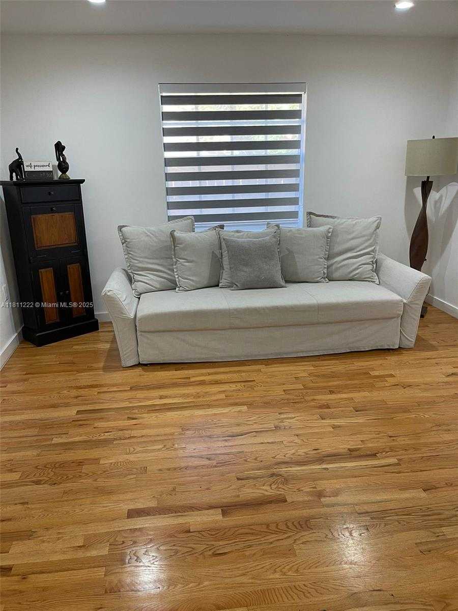 Small Image of 2375 NORTH EAST 185TH ST, Miami Number 5