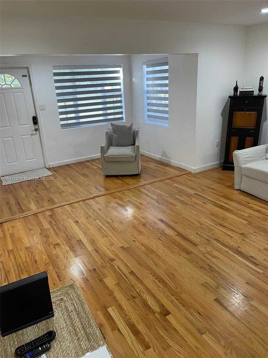 Small Image of 2375 NORTH EAST 185TH ST, Miami Number 6