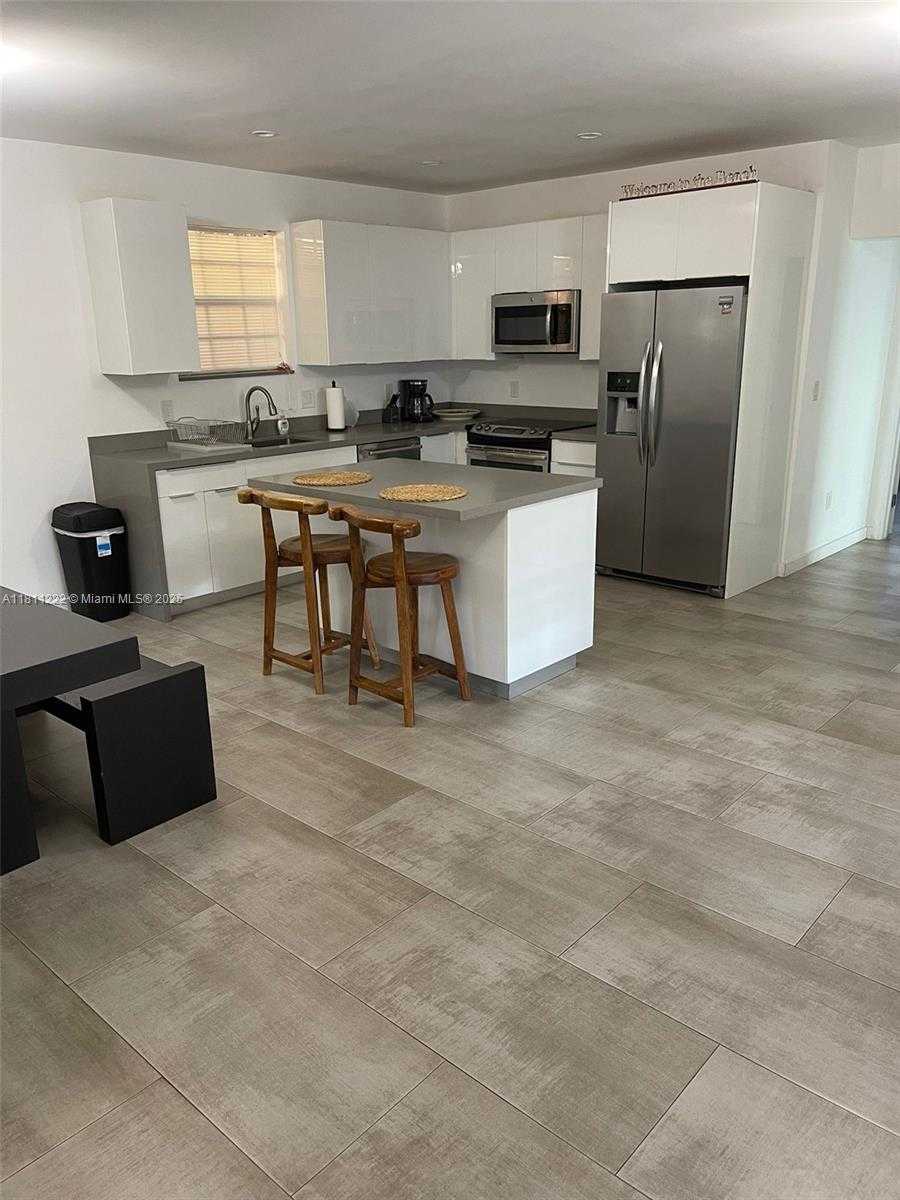 Small Image of 2375 NORTH EAST 185TH ST, Miami Number 7