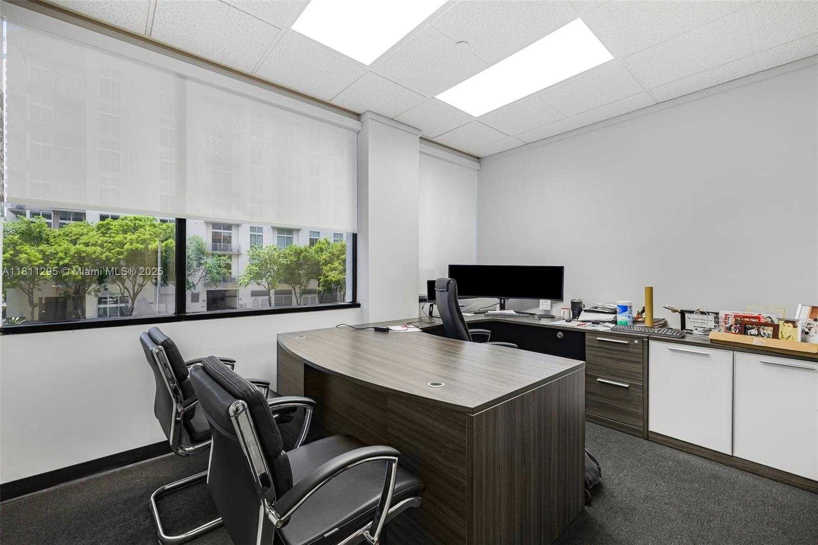 Small Image of 7300 NORTH KENDALL DR, Miami Number 12