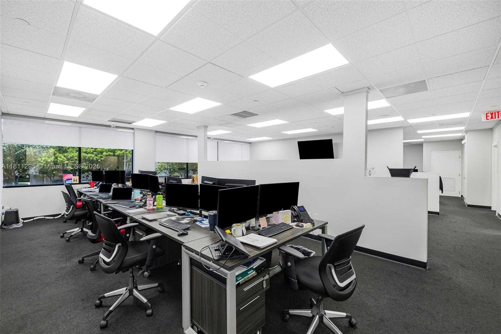 Small Image of 7300 NORTH KENDALL DR, Miami Number 16